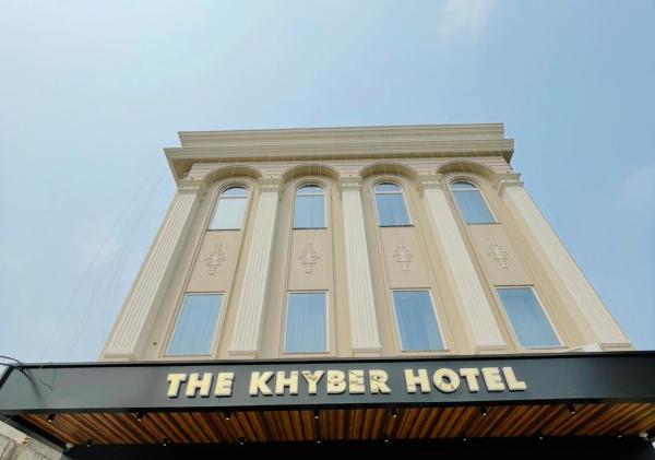 A la foto es mostra l'objecte The Khyber Hotel situat a la ciutat de Nāngal.