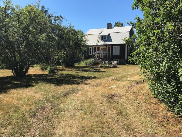 Na zdjęciu widoczny jest obiekt Large house in rosenfors near Borgholm for rent położony w mieście Räpplinge.