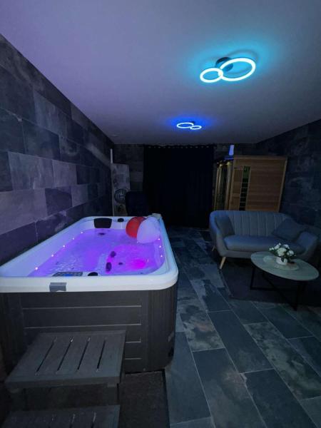 På billedet ses objektet Love room Spa beliggende i byen Frontignan.