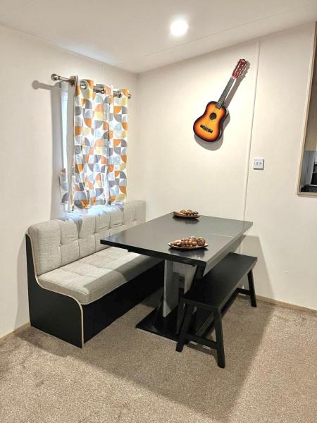 A la foto es mostra l'objecte VerbJam 6 Berth Caravan Holiday Home Clacton-on-sea situat a la ciutat de Saint Osyth.