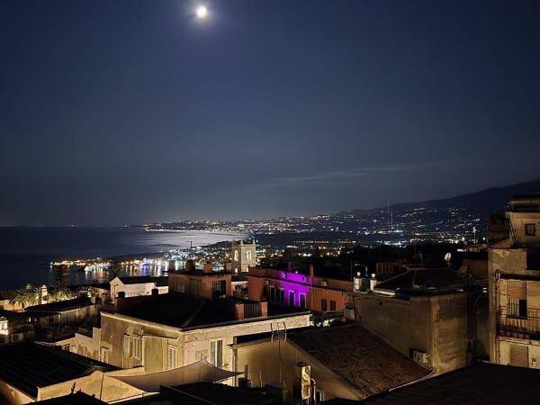 A la foto es mostra l'objecte Humboldt Luxury Rooms Taormina situat a la ciutat de Taormina.
