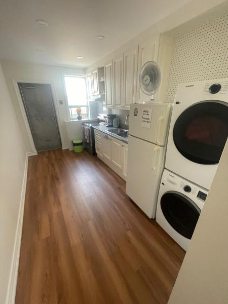 På bilden syns objektet BLOOR ST DOWNTOWN SUITE FULL APARTMENT -Private Patio som ligger i staden Toronto.