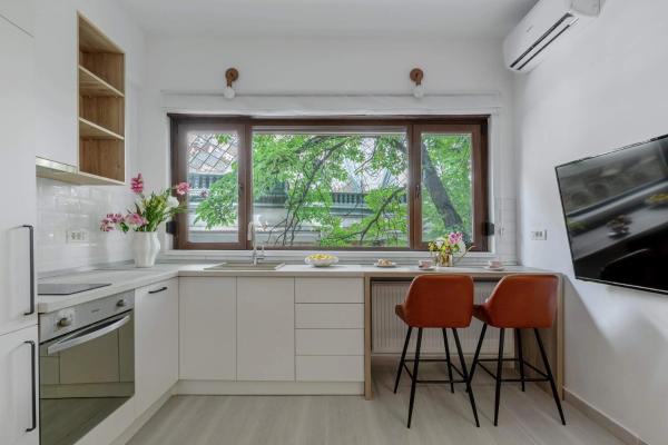 Zdjęcie 7: Stylish & Sunny Studios - Steps from Amzei Square