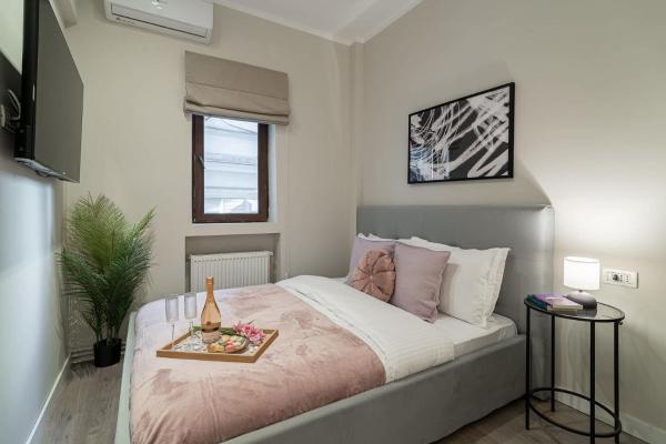 Zdjęcie 1: Stylish & Sunny Studios - Steps from Amzei Square