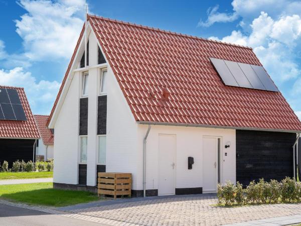 A la foto es mostra l'objecte Your Coastal Retreat with Pool situat a la ciutat de Westkerke.