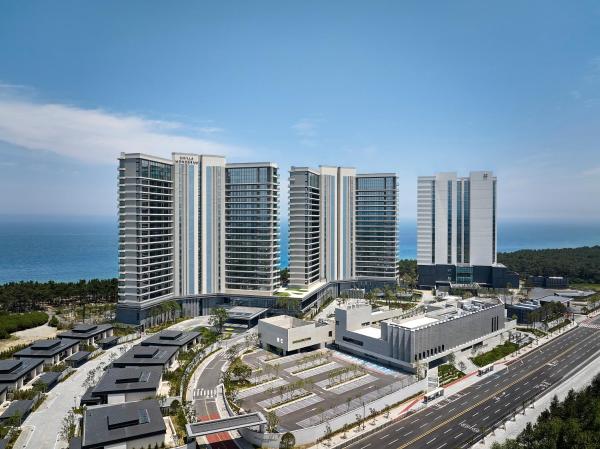 A la foto es mostra l'objecte Shillamonogram Gangneung Hotel situat a la ciutat de Kyŏnso.