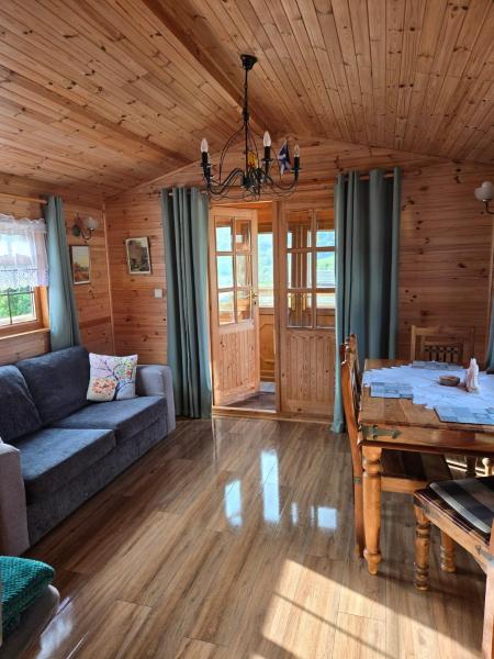 En la foto se muestra el objeto Unique Caravan with Outdoor Space Lodge ubicado en la ciudad de Ballantrae.