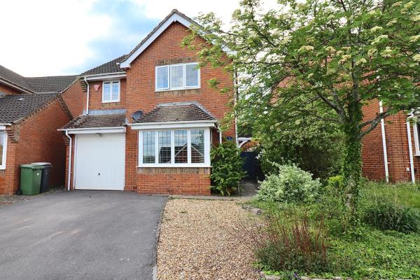 På bilden syns objektet Spacious 4 Bed House in Winchester with Parking and Garden som ligger i staden Winchester.