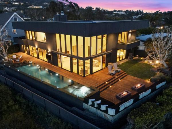 Surfside Malibu By Stay Awhile Villas - Malibu, CA