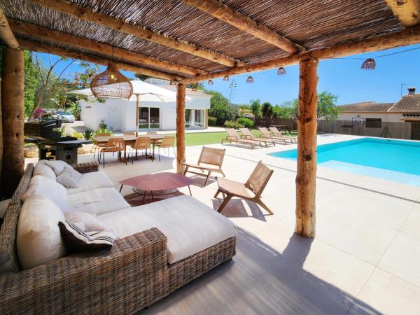På billedet ses objektet Casa Monzonea beliggende i byen Jávea.