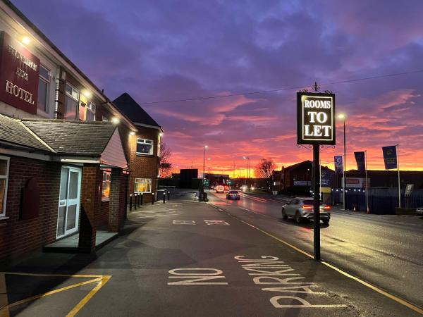 Na fotografii je vidět objekt The Fitzwilliam Hotel nacházející se ve městě Rawmarsh.
