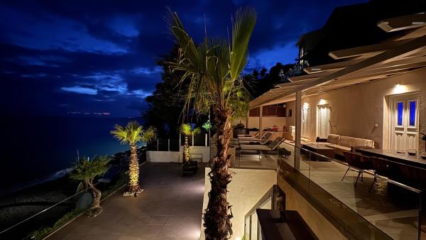 På bildet vises objektet Infinity Beach House by KLV som ligger i byen Argostoli.