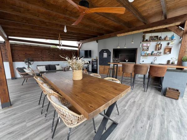 The photo shows the Kuća za odmor u Rudničkom naselju Stanari located in the city of Kulaši.