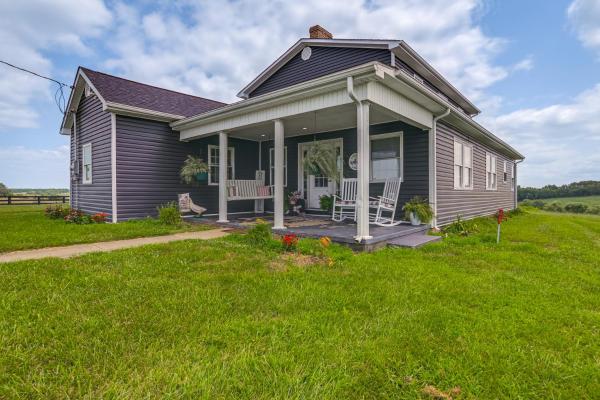 Na fotografii je vidět objekt Quiet Kentucky Vacation Rental with Hot Tub nacházející se ve městě Berry.