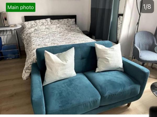 Studio Flat London NW11, London