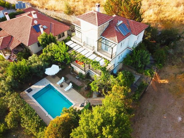 På billedet ses objektet Villa Uzumlu beliggende i byen Fethiye.