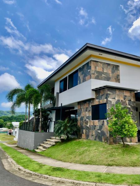 Na foto é possível ver o objeto Near from Beach- Cozy Herradura Tropical home localizado na cidade de Herradura.