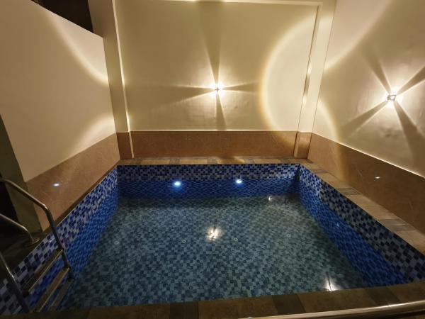 A la foto es mostra l'objecte After House South Opulent 5BHK Pool Mansion situat a la ciutat de Tuntili.