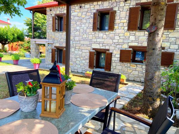 A la foto es mostra l'objecte Cosy lake house, μια ανάσα πριν τη λίμνη situat a la ciutat de Neráïda.