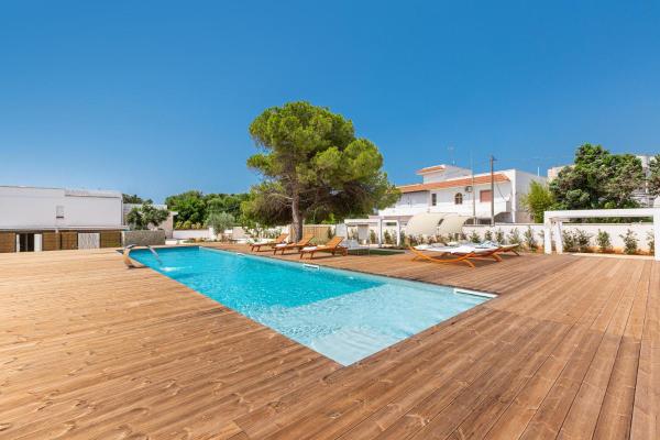 A la foto es mostra l'objecte Marelux Superior Suites situat a la ciutat de Torre Lapillo.