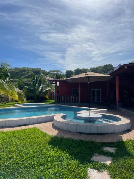 Na zdjęciu widoczny jest obiekt Casa Lenca położony w mieście El Espino.