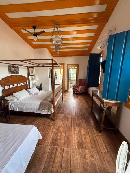 A la foto es mostra l'objecte Suítes Casa da Colônia situat a la ciutat de Parati.