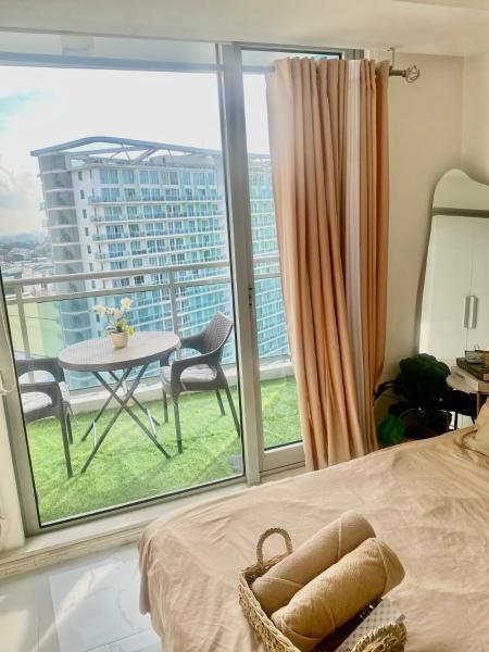 Na zdjęciu widoczny jest obiekt AZURE URBAN RESIDENCES- Beach View położony w mieście Manila.