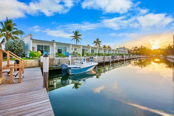 A la foto es mostra l'objecte Coconut Cay Resort situat a la ciutat de Marathon.