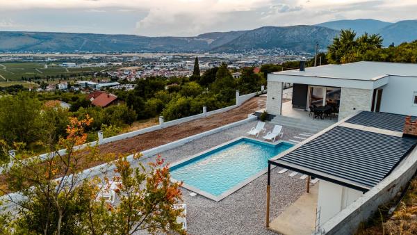A la foto es mostra l'objecte Villa Panorama situat a la ciutat de Mostar.