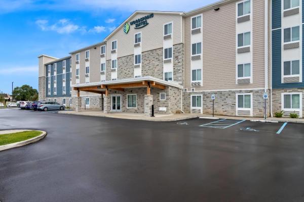 Na fotografii je vidět objekt WoodSpring Suites Elkhart nacházející se ve městě Bristol.