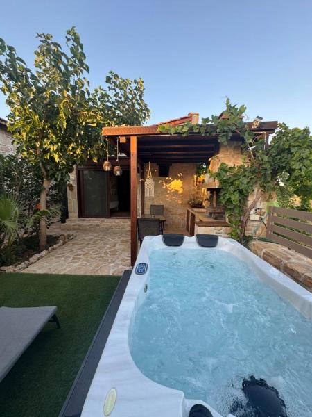 På billedet ses objektet Studio Eleni - Oasis holiday houses beliggende i byen Klíma.