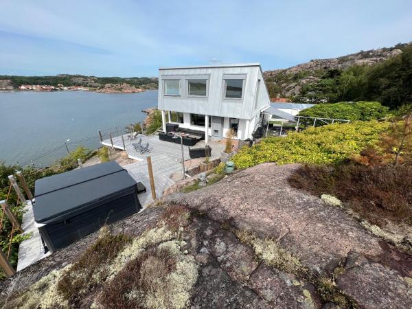 A la foto es mostra l'objecte Casa Sara situat a la ciutat de Bovallstrand.