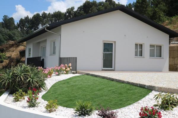 På bildet vises objektet Casa de Chelo som ligger i byen Várzea do Douro.