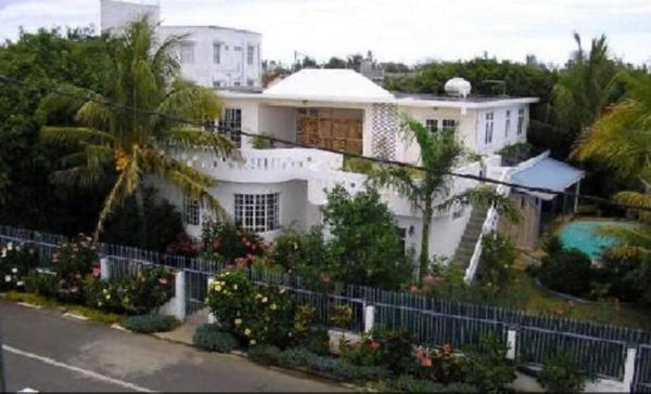 Villa Citronella - 3 Bedrooms on the Upper Floor, Pereybere