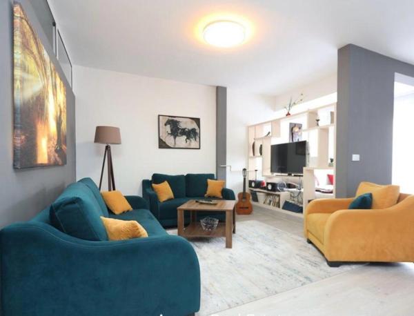 Bright 3BR in Central Prishtina!, Prisztina