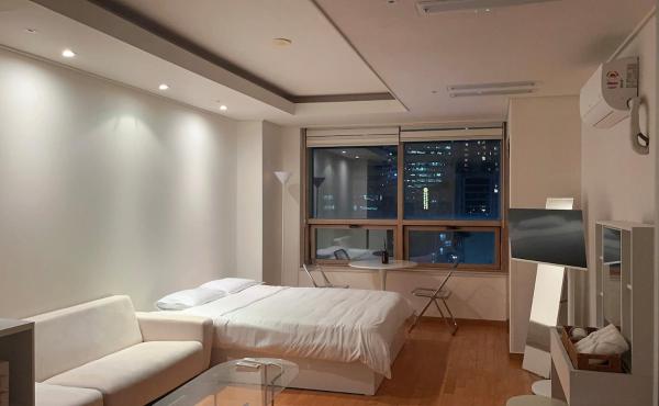 Anguk Stay, Seul