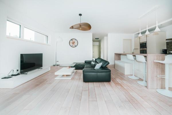 Auf dem Foto ist das Objekt Modern 2 Bed with Garden - Bridel in der Stadt Bridel zu sehen.