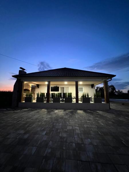 The photo shows the Villa Star Lux Bijeljina located in the city of Ugljevik.