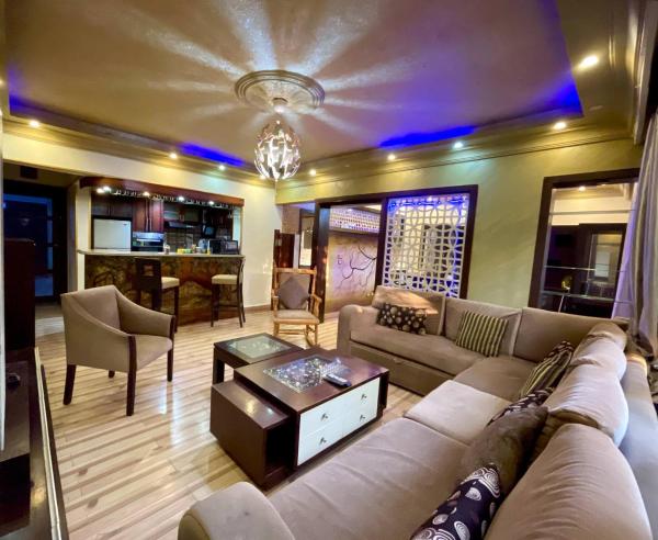På billedet ses objektet Cozy 2BR Apartment | Green Retreat in Degla Maadi beliggende i byen Kairo.