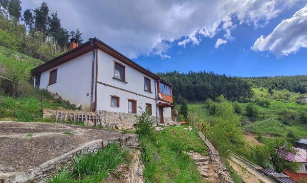 A la foto es mostra l'objecte Вила Зора situat a la ciutat de Orehovo.