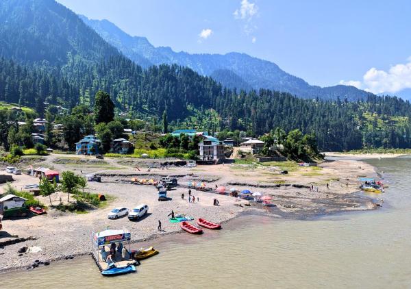 En la foto se muestra el objeto Markhor Resort Sharda ubicado en la ciudad de Arangkēl.