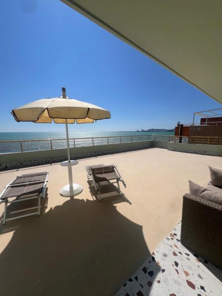 Na fotografii je vidět objekt Iliria Beach Apartments nacházející se ve městě Durrës.