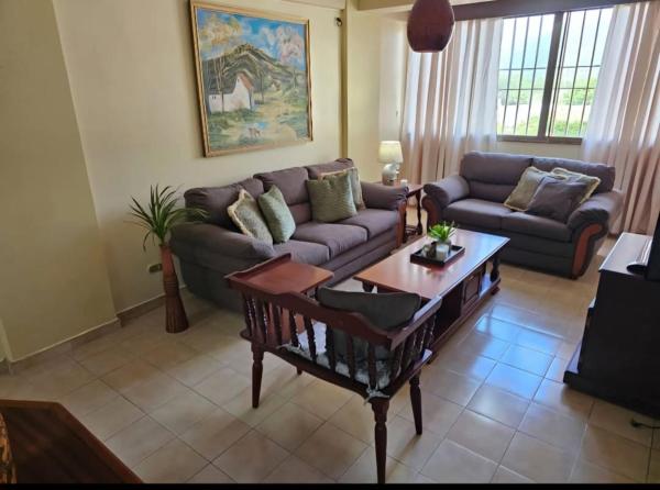 写真にはLas Garzas市にあるApartamento en Lecheria, Veneciaが写っています。
