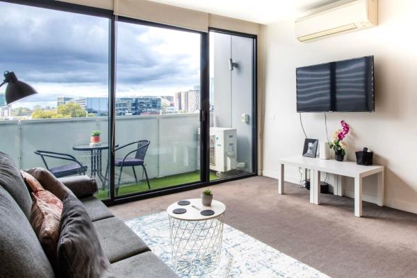 Clarendon St Chic 2 Bedroom Apartment w Parking, Melbourne