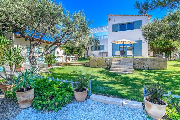 A la foto es mostra l'objecte Delightful Seaside Villa situat a la ciutat de Gouves.