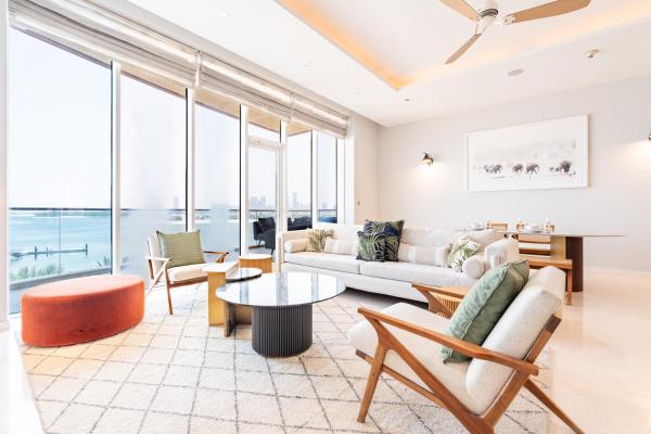 Stunning Sea View 3BR with Private Beach, Dubaj