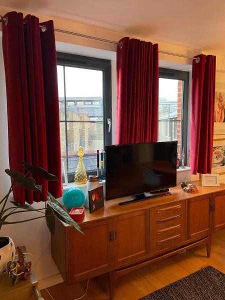 Bright & Big 2 Bed Loft in trendy Stoke Newington的照片6