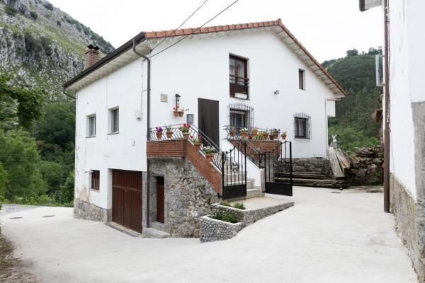 På bildet vises objektet Casa La Molinera som ligger i byen Mirones.