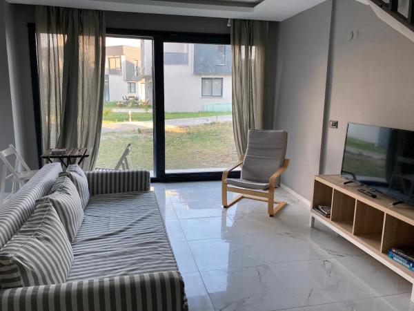 A la foto es mostra l'objecte A quiet house in Çandarlı situat a la ciutat de Karaada.