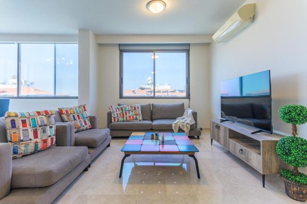 Beytna - Classy 3-br Apartment & Terrace In Mansourieh - Liban